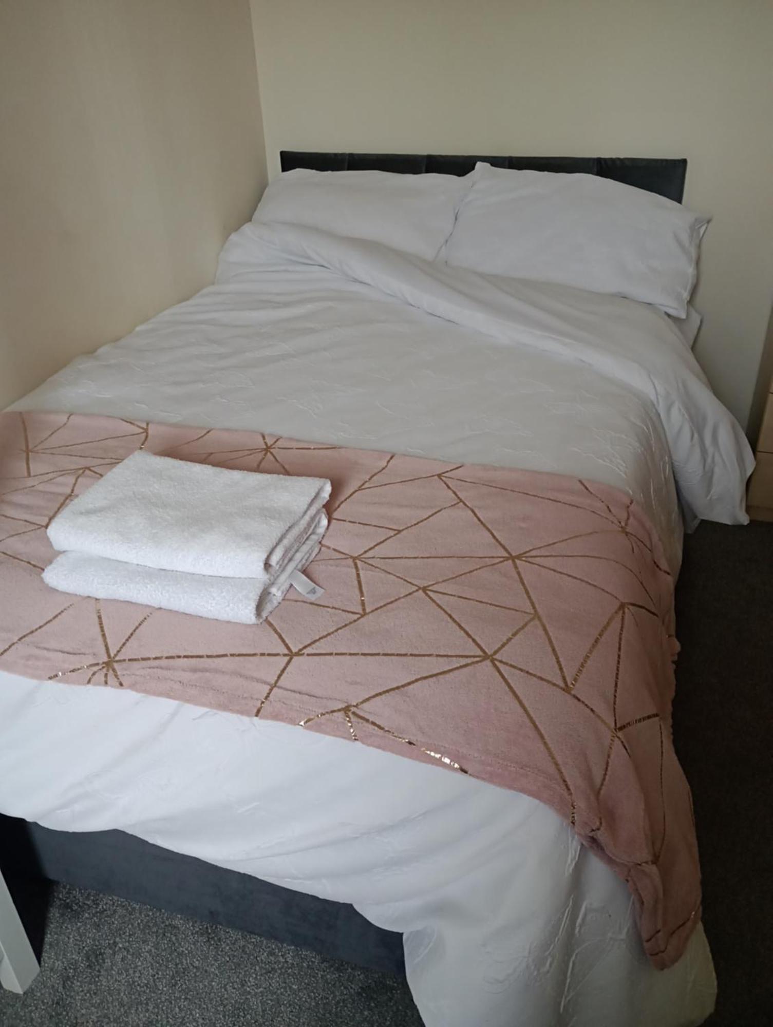 Апартаменти Milton Keynes Lettings Екстер'єр фото